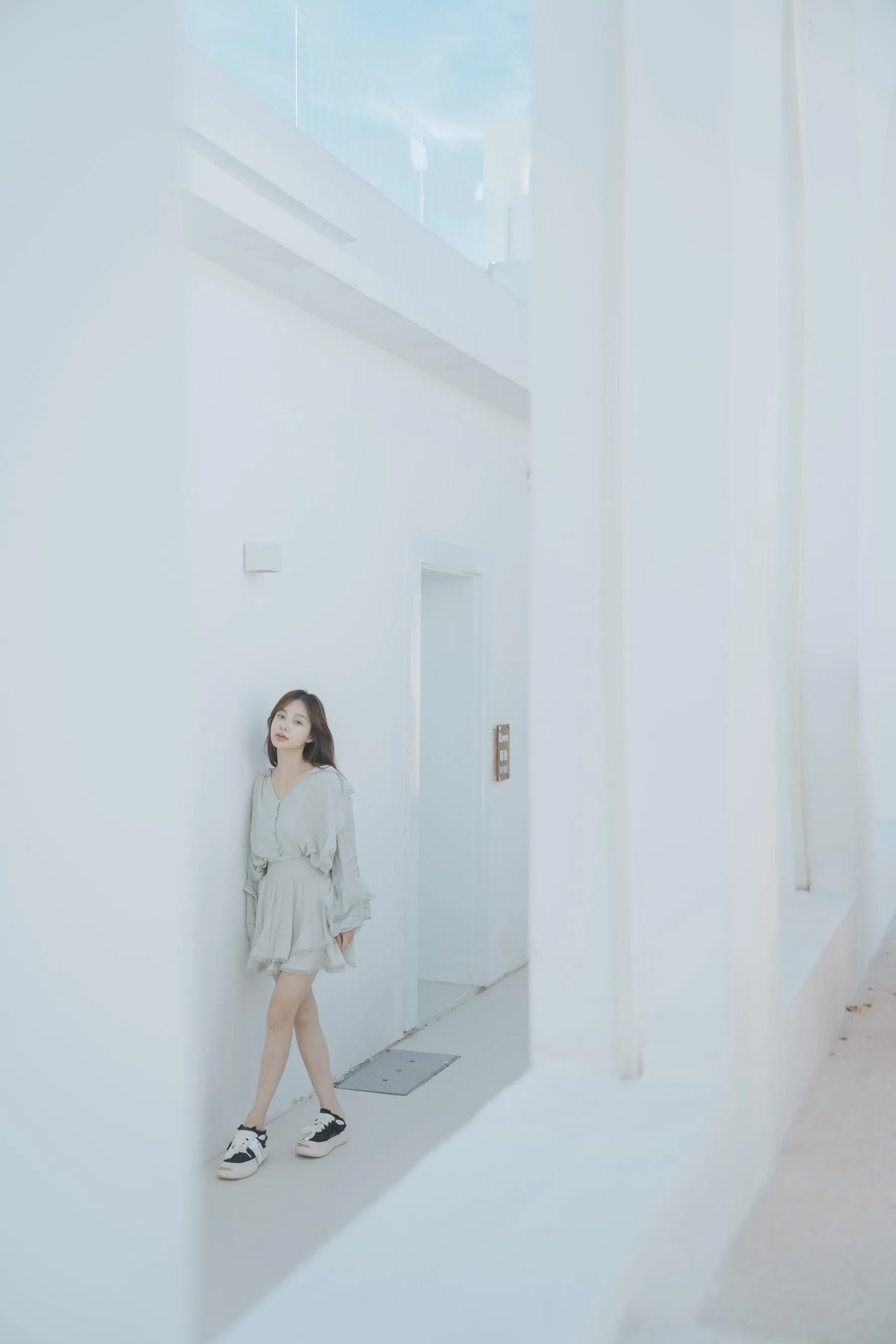 [YITUYU艺图语]2022.09.10 北欧极简风格民宿写真 姝雯同学 [38P]插图1